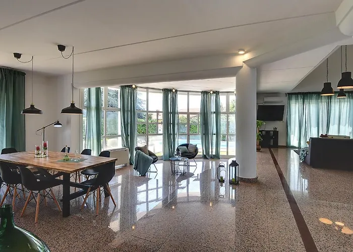 In With Private Pool Vila Medulin