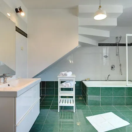In With Private Pool And Sauna