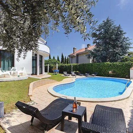 Villa In With Private Pool And Sauna *