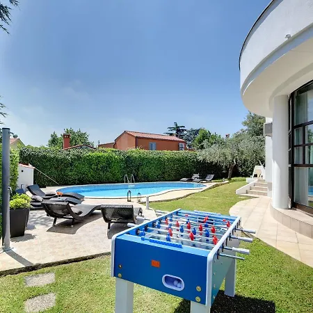 Villa In With Private Pool And Sauna Medulin