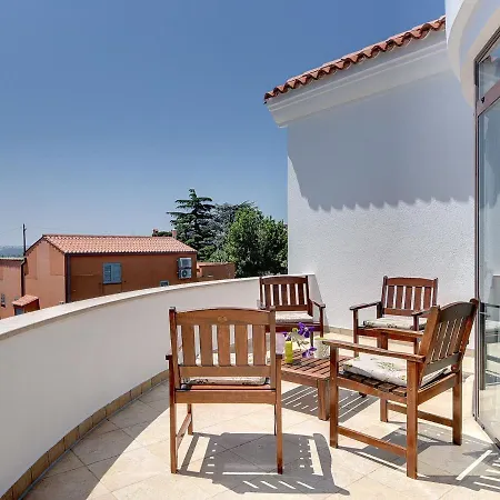 In With Private Pool ميدولين